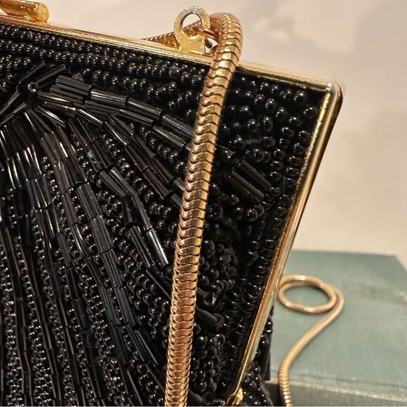 Vintage clamshell Black Beaded Evening Bag with gold hardware and chain shoulder - Picture 6 of 7